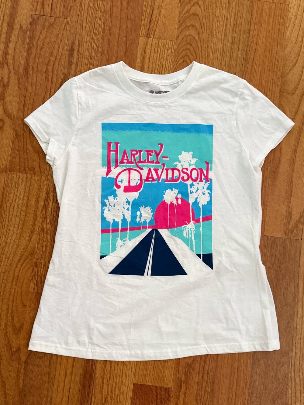 Harley-Davidson White Graphic Tee with Teal & Pink Sunset Medium NWOT